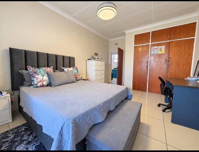 2 BEDROOM APARTMENT FOR SALE IN ALBERTON NORTH